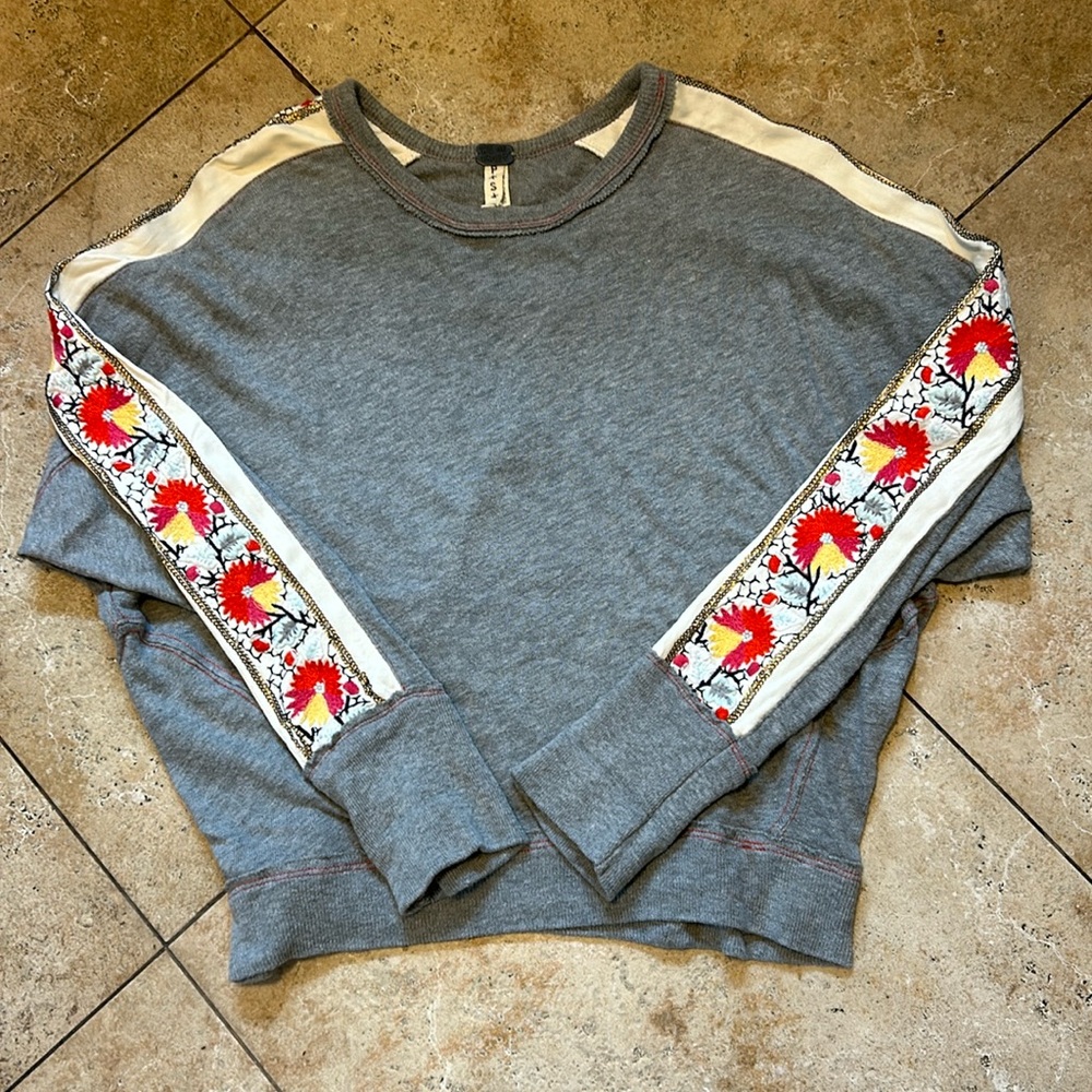 We the Free Crewneck with Embroidered Details Size S